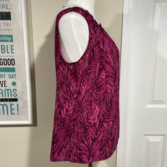 Fuchsia Coldwater Creek sleeveless blouse. - Picture 5 of 10